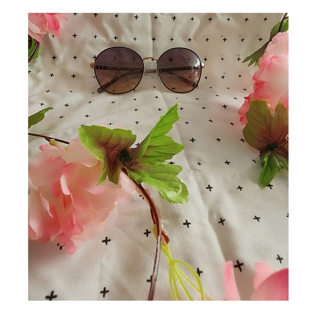 Burberry Sunglasses - Picture 10 of 12